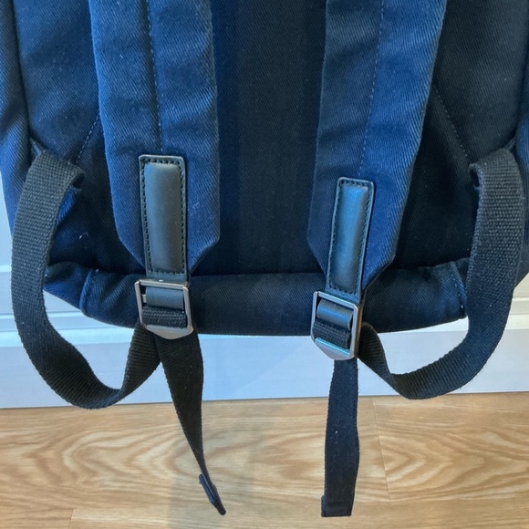 Everlane The Canvas Backpack in Navy Unisex - Picture 9 of 13